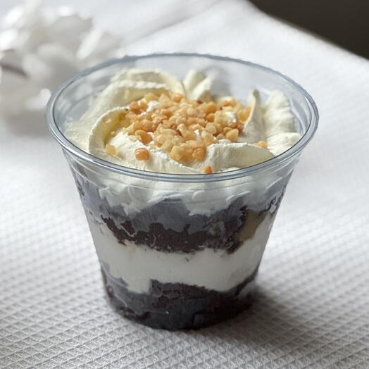 trifle "Snickers" without sugar and gluten