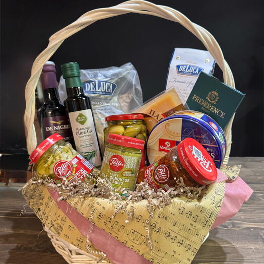 Корзина с итальянскими продуктами