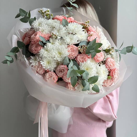 Букет 💐 Кустовых роз с эвкалиптом
