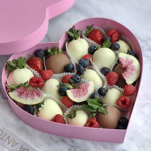 Клубника в шоколаде сердце, клубника в подарок любимой девушке, жене, маме, клубника в шоколаде маме в коробке сердце, инжир