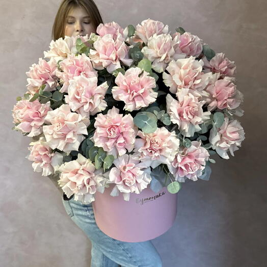 Цветы в коробке из французской розы с эвкалиптом (35)