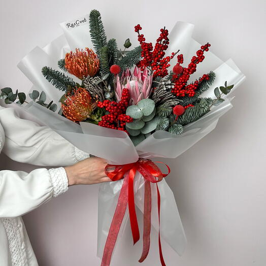 Букет Новогодний с Нобилисом, Протеей, Нутаном и Илексом (57)