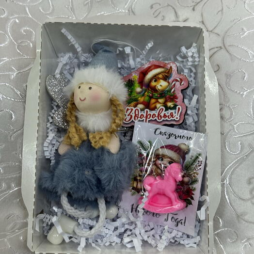 Подарочный набор новогодний игрушка, мыло ,магнитик