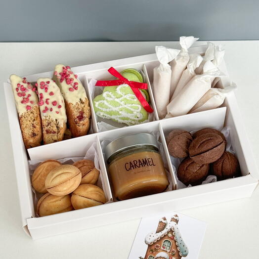 Новогодний бокс ассорти со сладостями