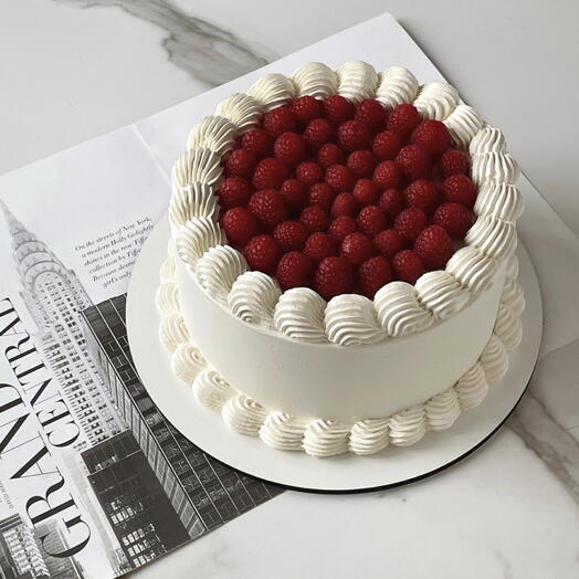 Свадебный торт с малиной в стиле Ламбет