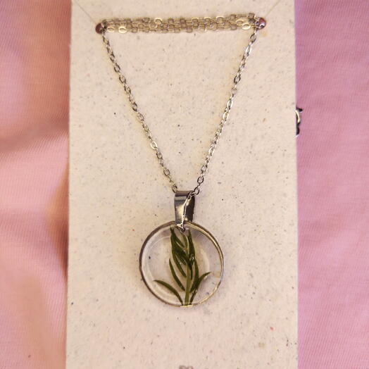 A pendant with natural leaf