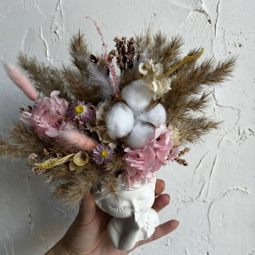 Plaster planter with cotton and pampas grass