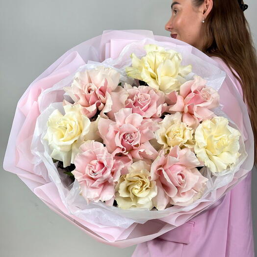 Моно-букет из французских роз двух видов, Bouquet 136 Moscow