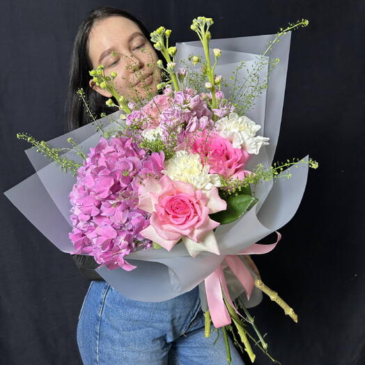 Букет с гортензией «магия гламура»