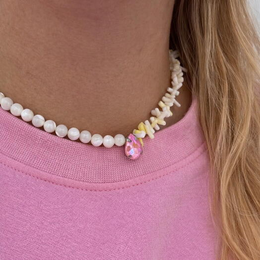 Чокер из натуральных камней с капелькой Swarovski