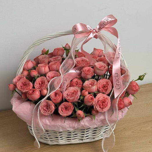 Кустовые розы в корзине S