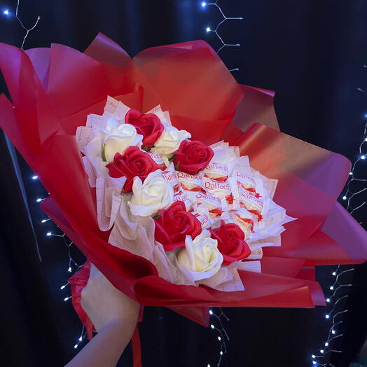 Букет в форме сердца из роз♥️