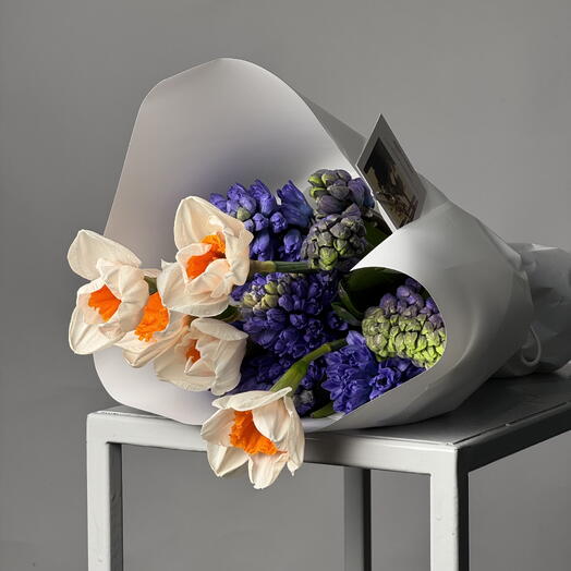 Весенний букет «Растим». Синий гиацинт и нарцисс