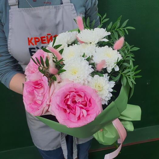 Букет из розы и хризантемы с лагурусом