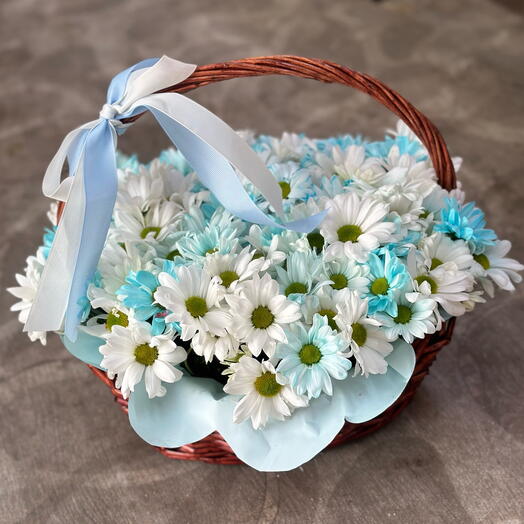 Корзина с ромашковидной хризантемой