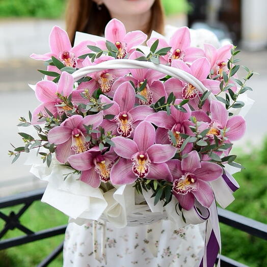 Корзина с цветами 🌸