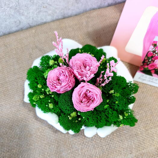 Розы в руках