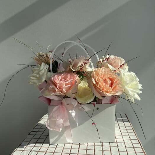 Нежная композиция из роз