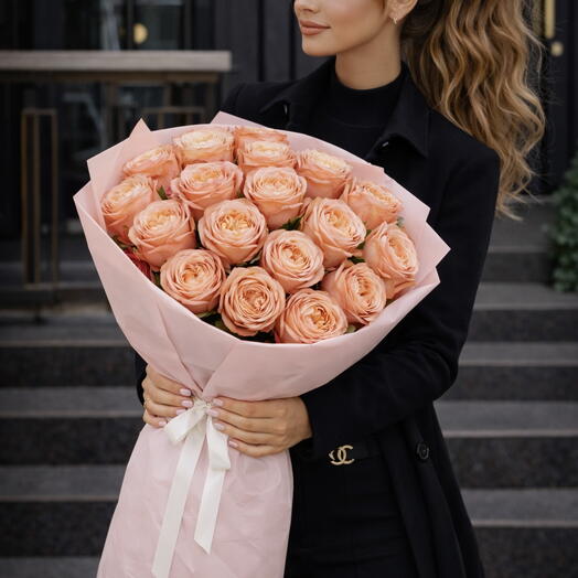 19 пионовидных роз Кахала