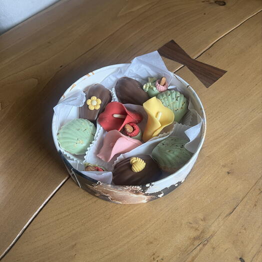 Набор сладостей на 8 марта