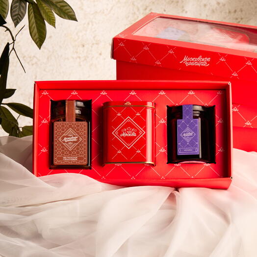 Набор чайный "Московское чаепитие" с чаем "Москва", гречишным мёдом и черничным вареньем