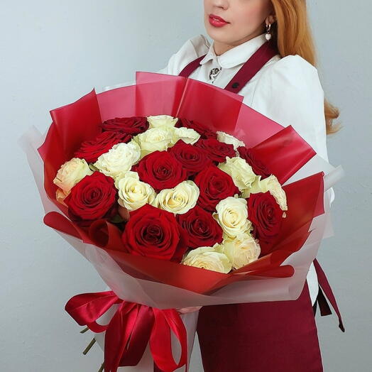 Огонь-букет из 25 красно-белой розы 02-1253-025