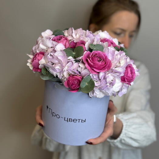 Сиреневая гортензия с пионовидными розами в коробочке 💜