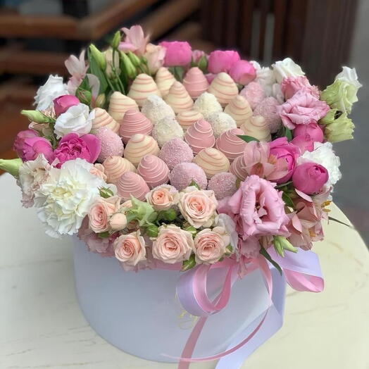 Клубника в шоколаде в коробке