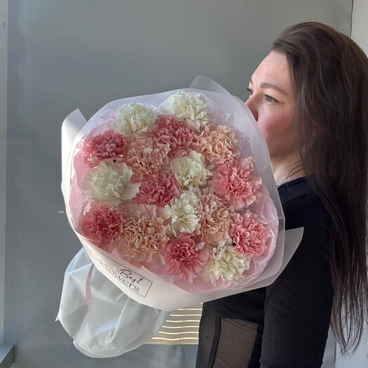 Букет из стойких диантусов для девушки