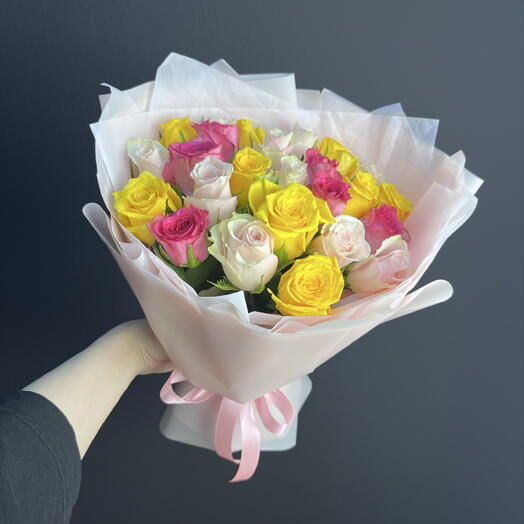 Нежный микс из кенийских роз