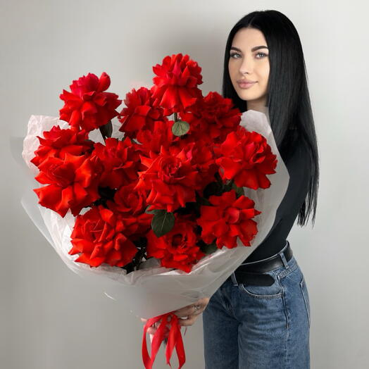 Французские розы алые