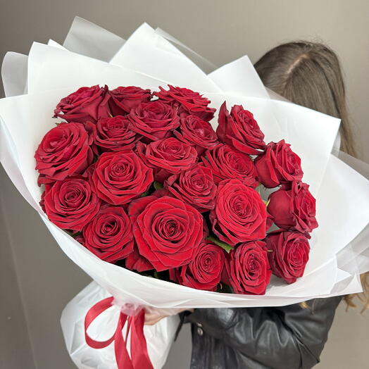 Розы красные 25 шт