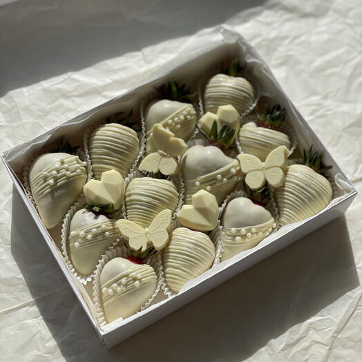 Клубника в белом шоколаде Callebaut