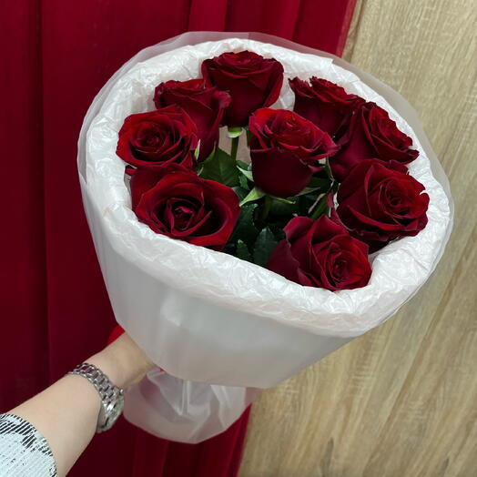 Букет из 9 красных роз эксплорер