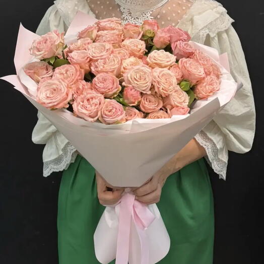 Кустовые розы в оформлении 🌸