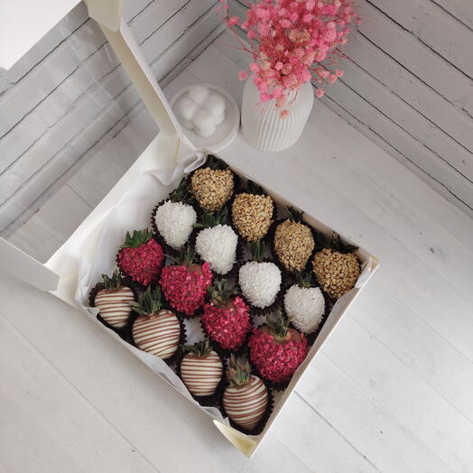 Клубника в белом и молочном шоколаде "🍓🍓🍓🍓🍓"