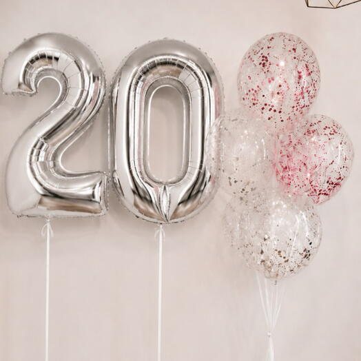 Цифры 20 лет и фонтан