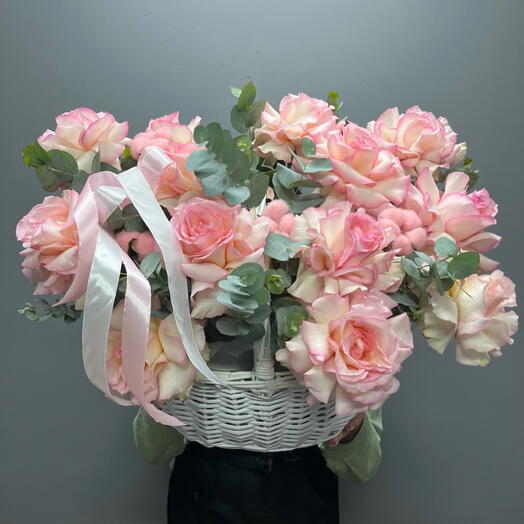 Корзина с французскими розами 🌸