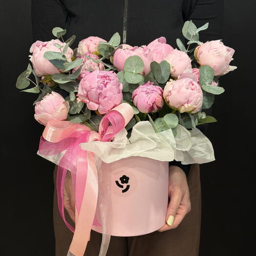 Композиция с розовыми пионами и эвкалиптом 💖