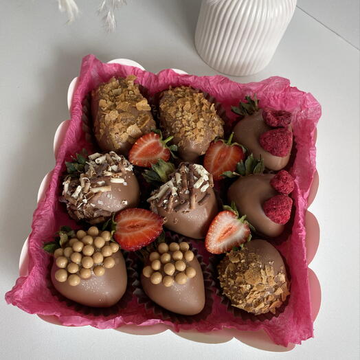 Набор клубника+финики🍫