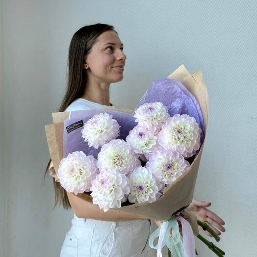 9 ажурных георгин в стильном оформлении