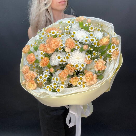 Гвоздика кустовая и хризантемой и матрикарией