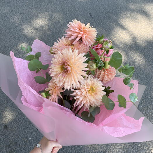 Букет с сезонными георгинами 🧡