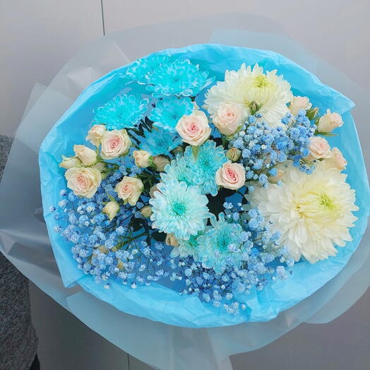 Букет из хризантем ,кустовых роз и гипсофилы