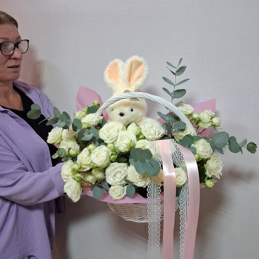 Корзина с игрушкой