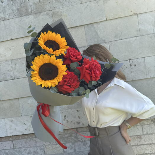 БУКЕТ «Роза Нина в солнечных лучах» 🌹️