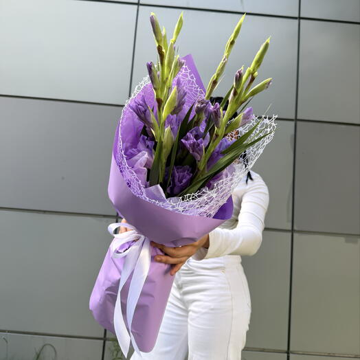 Монобукет « Сиреновая мечта 💜» из гоадиолусов .
🍀