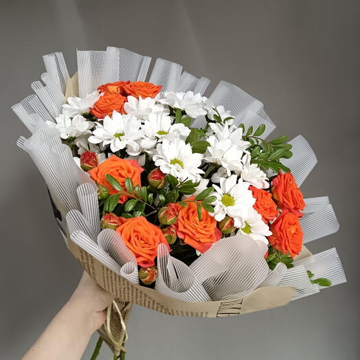 Букет с кустовыми розами