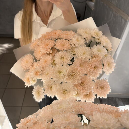 Букет из персиковой хризантемы (5 веток) от XOFLOWERS