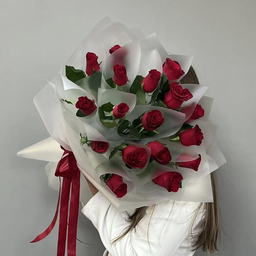 Дофаминовый букет из 17 красных роз